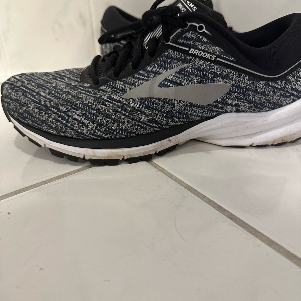 Brooks Launch 5